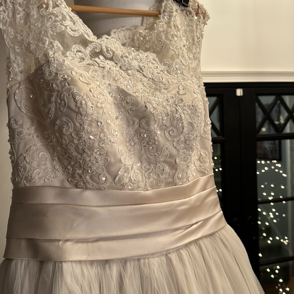 Beautiful candlelight sleeveless wedding dress 12 - Picture 14 of 16